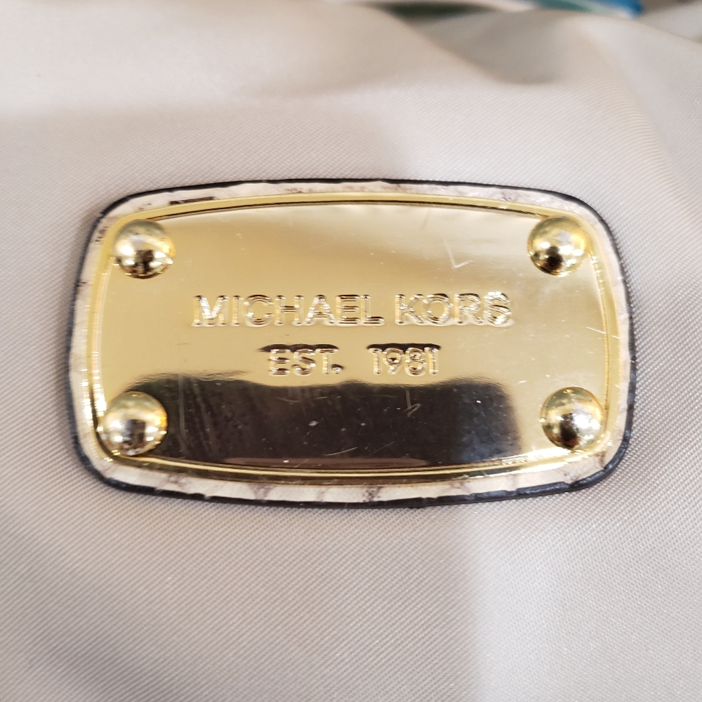 MICHAEL KORS HOBO BAG.